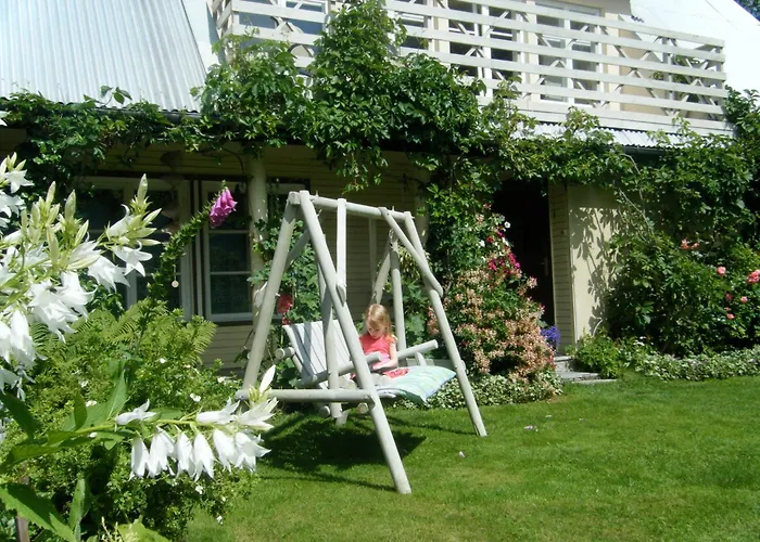 Kaju Guesthouses