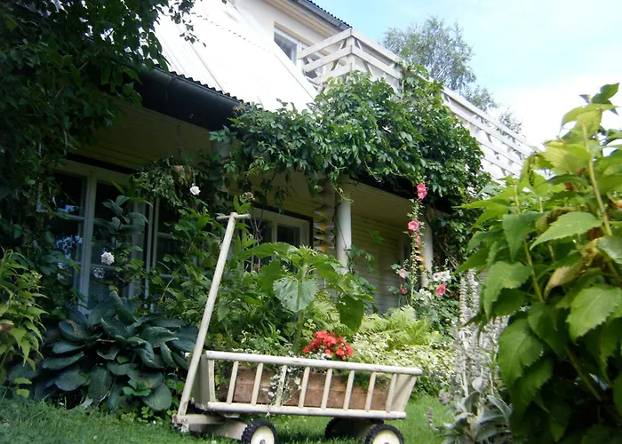 Kaju Guesthouses